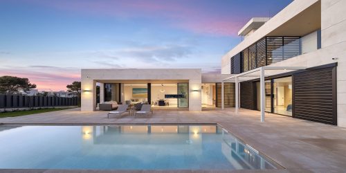 Luxurious, modern design villa on the sought-after Coastline