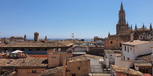 Fantastic duplex penthouse with 2 terraces, sea views and a garage in Palma's old town