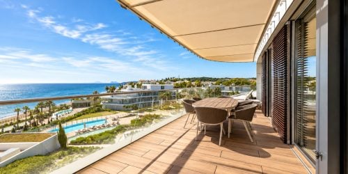Luxury Frontline Beach Apartment