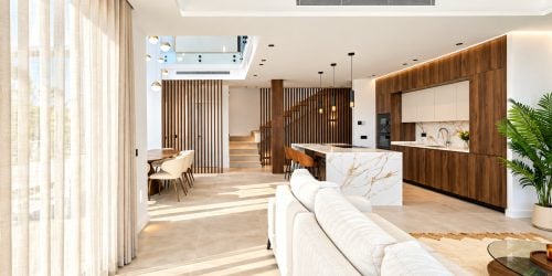 Contemporary Villa with Panoramic Sea Views