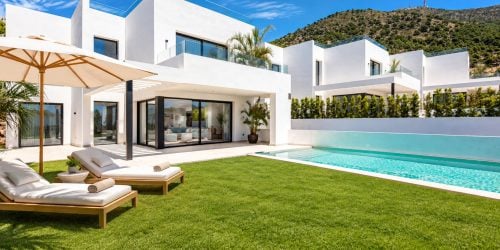 Contemporary Villa with Panoramic Sea Views