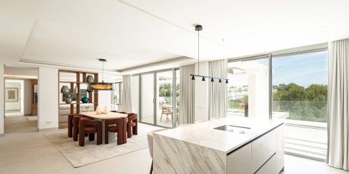 Contemporary luxury penthouse in the sought-after Marbella