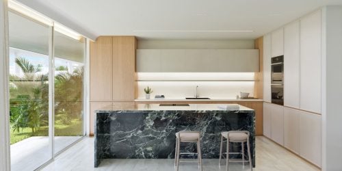 A Private world of Architecture, Light and Sea in Athens Riviera