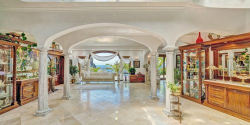 Elegant luxury villa with Breathtaking Sea Views