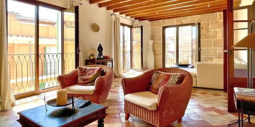 Elegant Historic Penthouse with Panoramic Rooftop Views in Palma