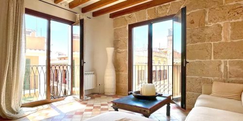 Elegant Historic Penthouse with Panoramic Rooftop Views in Palma