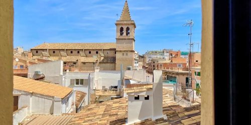 Elegant Historic Penthouse with Panoramic Rooftop Views in Palma