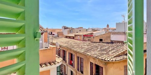 Elegant Historic Penthouse with Panoramic Rooftop Views in Palma